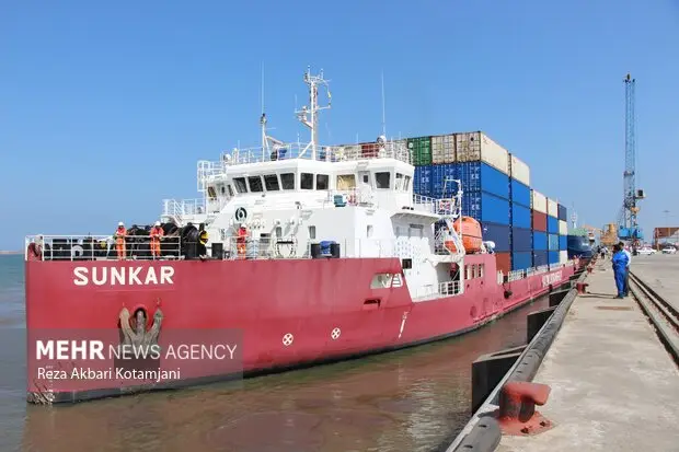 مقیمی اعلام کرد: اقتصاد دریامحور در صدر اولویت‌های دولت برای تحول صنعت و اشتغال