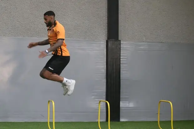 مهاجم جنجالی پرسپولیس با قرارداد شگفت‌انگیز راهی آمریکا شد!