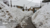 بارش سنگین برف راه‌های کلات را کاملا مسدود کرد؛ تردد حتی با زنجیرچرخ ممنوع!