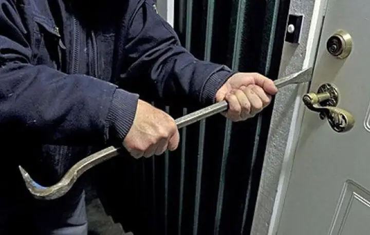 باند حرفه‌ای سارقان منازل در کرج پس از تعقیب پلیسی متلاشی شد!