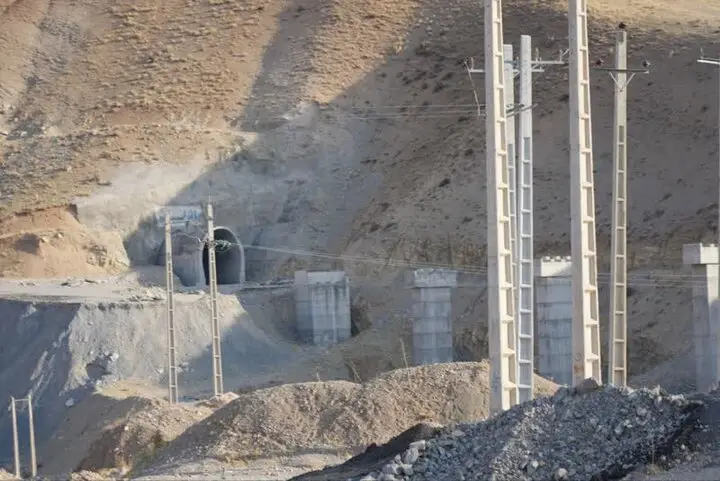 تونل‌های بلند و منابع کوتاه؛ سرنوشت خط آهنی که در زاگرس گم شد