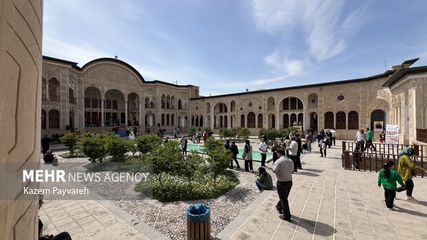 رایگان شدن بازدید دانشجویان و اساتید از جاذبه‌های تاریخی کاشان در روز دانشجو!
