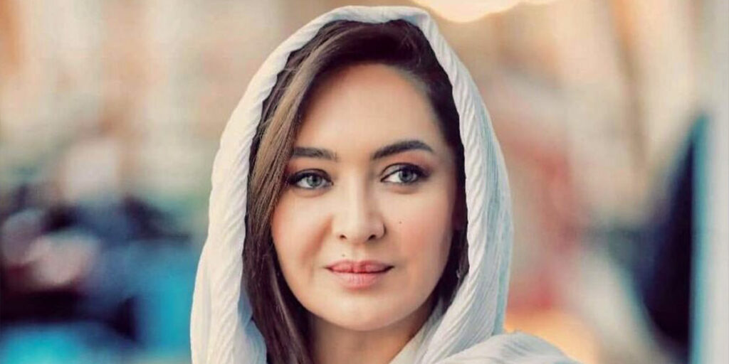 نیکی کریمی با استایل رسمی و شیک در باکو همه را شگفت‌زده کرد!