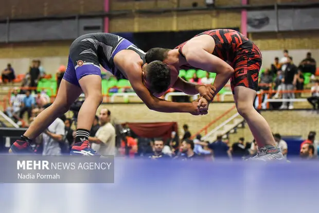 آغاز اردوی حساس تیم ملی کشتی آزاد نونهالان در بروجرد؛ ۶۸ کشتی‌گیر زیر نظر سرمربی مطرح تمرین می‌کنند