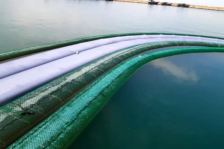 کشف مشک ماری غول‌پیکر با ۸۹ هزار لیتر گازوئیل قاچاق در آب‌های بندرعباس!