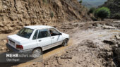 طغیان رودخانه‌ها دو محور حیاتی قلعه‌گنج را ناپدید کرد؛ امدادرسانی فوری آغاز شد