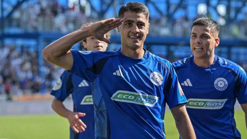 دلجویی بازیکن استقلال از یاسر آسانی + عکس