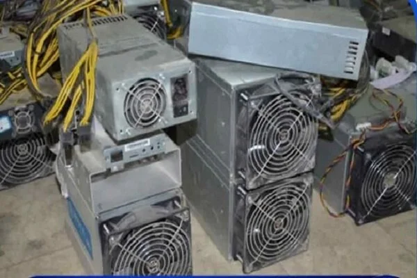 اسماعیل زادگان: ۱۴ دستگاه ماینر غیر مجاز در پلدشت کشف شد