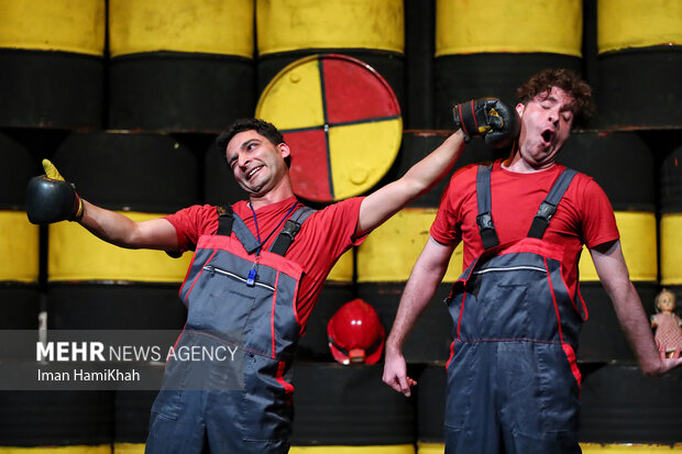 آغاز جذاب سی‌امین جشنواره تئاتر کودک و نوجوان همدان با اجرای ۶ نمایش رنگارنگ