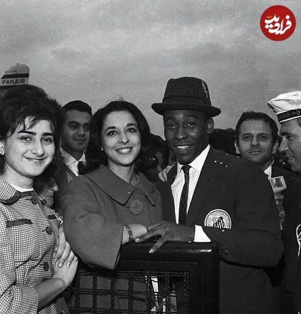 «پله، اسطوره فوتبال» در کنار همسرش؛ سال 1338