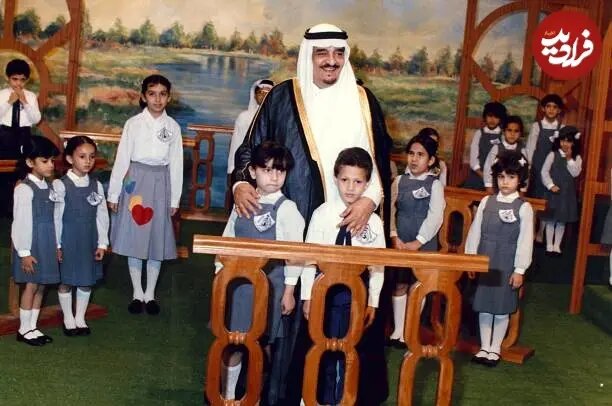 ملک فهد، پادشاه پنجم عربستان در کنار خانواده سلطنتی
