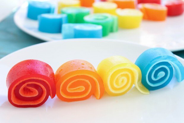 ژله رولی با بستنی؛ طعمی نو و جذاب برای مهمانی‌های پاییزی شما!