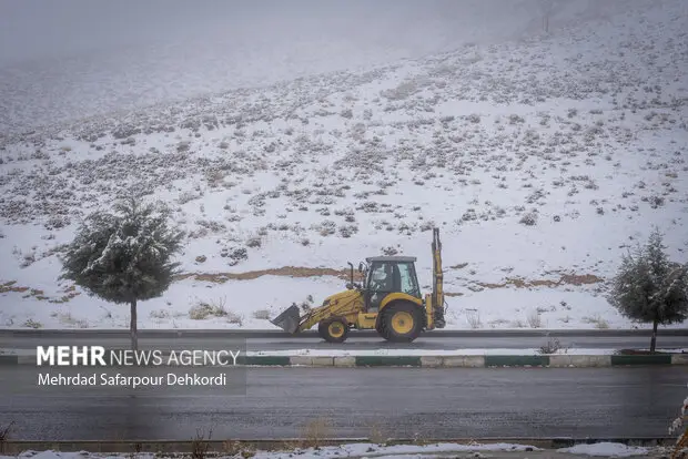 کولاک بی‌سابقه در جاده‌های کهگیلویه و بویراحمد؛ رانندگان مراقب لغزندگی باشند!