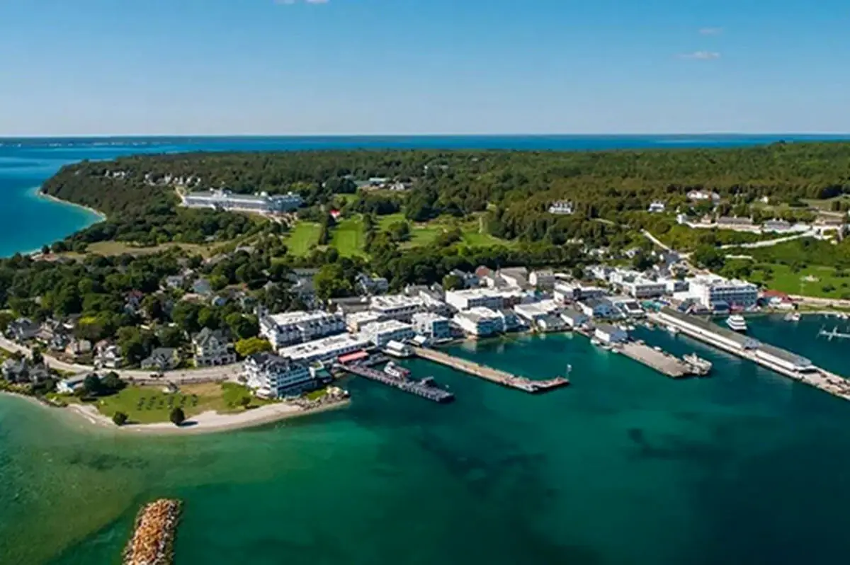 جزیره‌ای در میشیگان که ۱۲۵ سال است ورود ماشین را ممنوع کرده است!