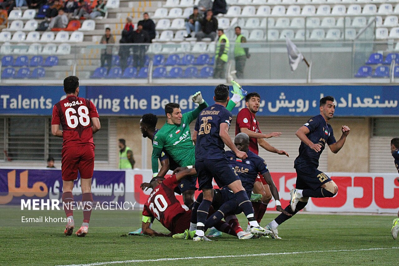 فوتبال مازندران در مسیر صعود؛ خانه به دوشی تیم‌ها