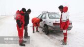 پاسی: ۷۰ خودروی گرفتار در برف اشنویه نجات یافتند