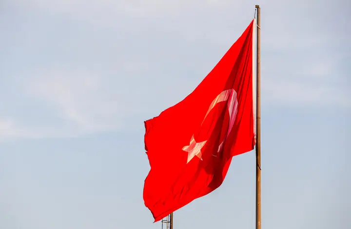 ترکیه با قدرت حمله تروریستی به مسجد در حمص سوریه را محکوم کرد؛ ۸ شهید و ۱۸ زخمی در انفجاری دلخراش