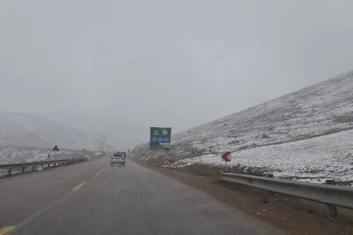 برف سنگین شیروان، جاده‌ها را سفیدپوش کرد؛ رانندگان مراقب باشند!
