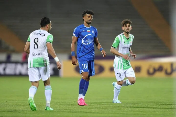 استقلال با دغدغه‌های عجیب در خرم‌آباد؛ سپاهان برای بازپس‌گیری صدر می‌جنگد