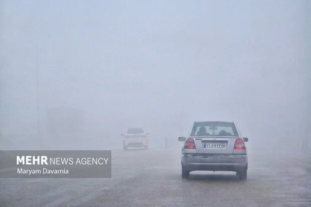 مه غلیظ صبحگاهی محور کنارگذر شرقی اصفهان را در برگرفت!