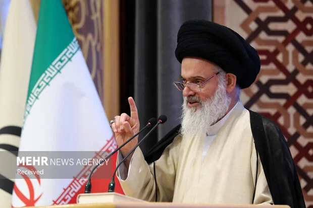 حسینی بوشهری: پایبندی بی‌نظیر آیت‌الله یزدی به اصول، از پیشگامان نهضت اسلامی بود