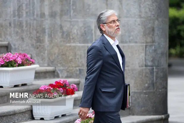 وزیر علوم: جذب ۳۲۰ هزار دانشجوی خارجی، هدف بزرگ برنامه پنج ساله!