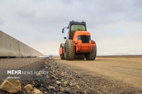 افتتاح ۵۰ کیلومتر از محور حادثه‌خیز بندرلنگه – پارسیان تا پایان سال؛ تحولی بزرگ در راه‌های هرمزگان