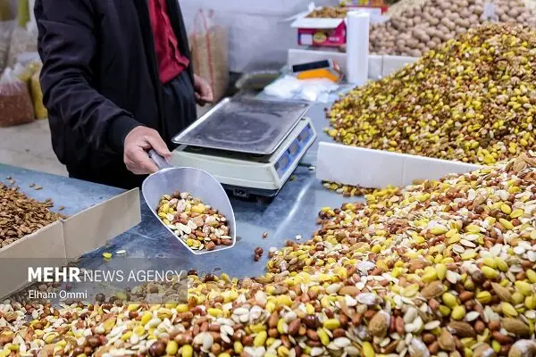 تورم سنگین یلدای امسال را لاکچری نکرد؛ سفره‌های کوچک‌تر تهرانی‌ها در بلندترین شب سال