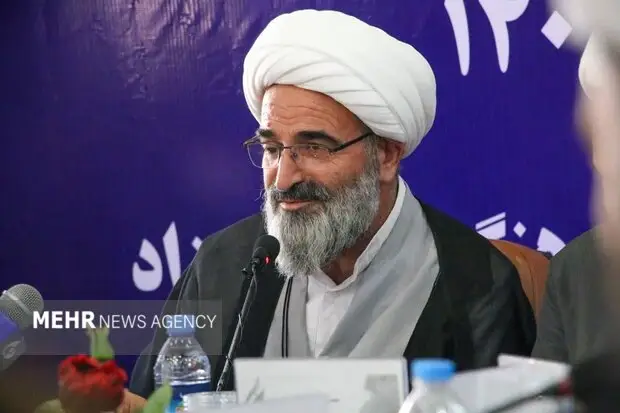 نماینده ولی فقیه سمنان: منابع مالی کتاب‌های مدارس باید تامین شود تا فرهنگ مطالعه جان بگیرد!
