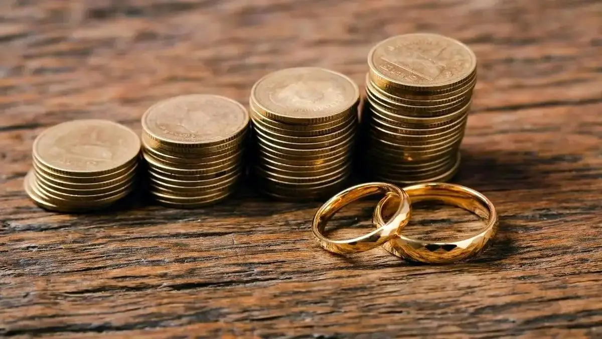 معترضان قانون مهریه با لباس زندان مقابل مجلس، صحنه‌ای متفاوت خلق کردند!