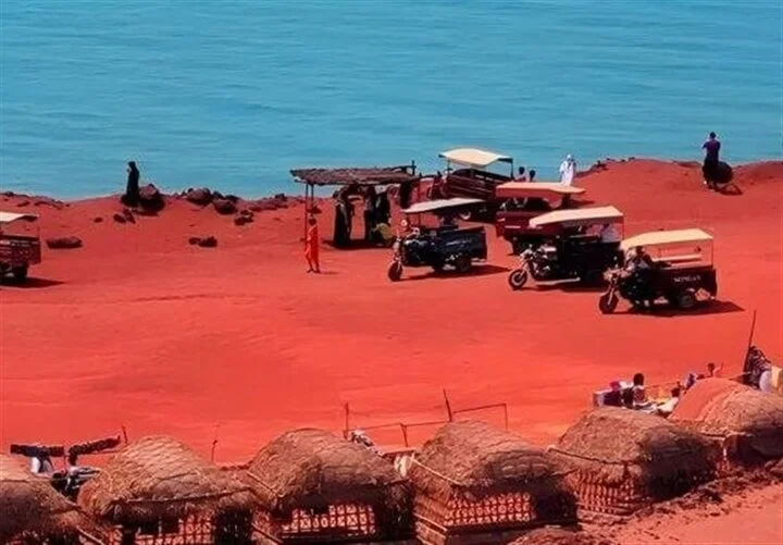 باران پاییزی عجیب در جزیره هرمز؛ طبیعتی که همه را شگفت‌زده کرد!