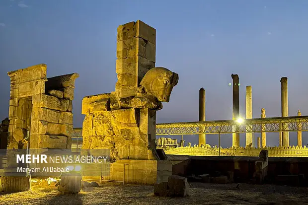 تخت‌جمشید میزبان جشن باستانی شب یلدا؛ آیینی پر از امید و همبستگی