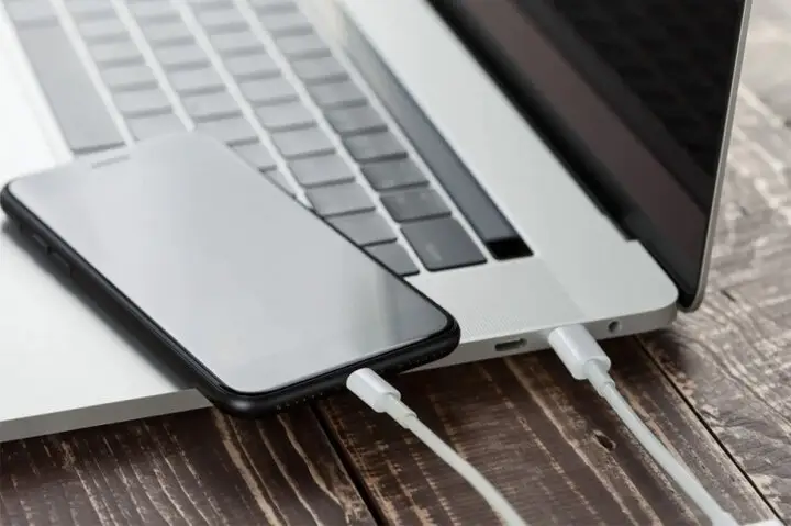 تغییر چشمگیر در واردات موبایل مسافری و پستی با نرخ ارز «تالار دوم»؛ چه تاثیری بر قیمت‌ها دارد؟