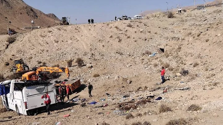 واژگونی دلخراش اتوبوس تهران-یاسوج؛ انتقال ۷ مصدوم به مرکز کهگیلویه و بویراحمد
