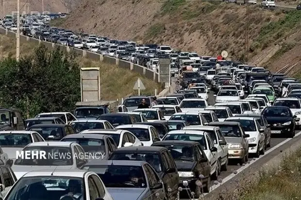 ترافیک سنگین در چالوس و آزادراه تهران-شمال؛ انسداد ۱۳ محور شریانی