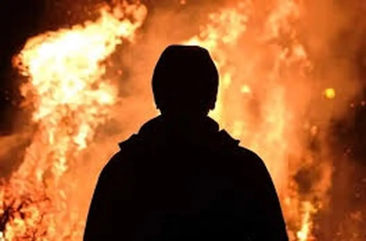 لحظه تلخ خودسوزی در دادسرای کهنوج؛ نجات معجزه‌آسا یک شاکی پرونده جنجالی