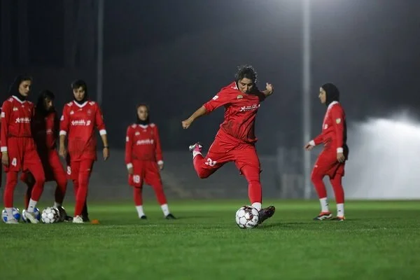 کنایه سرمربی سابق پرسپولیس به قرمزها/ تیم بدون ساختار نامزد سقوط است!