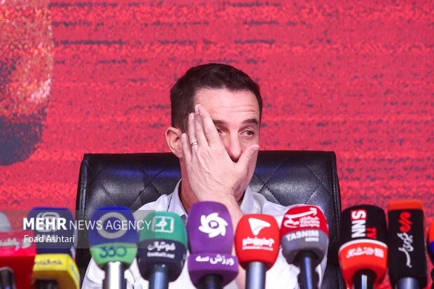 سرمربی پرسپولیس: لیگ ایران مسابقات فیزیکی نفس‌گیری است؛ خبری از لیست خروج زمستانی نیست!