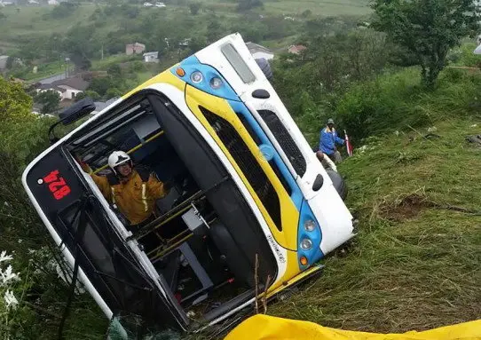 واژگونی مرگبار اتوبوس در ویتنام؛ ۷ جان باخته و سرنوشت مبهم سرنشینان محبوس