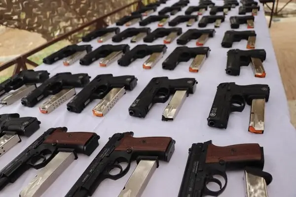 کشف حیرت‌انگیز ۱۵۰ قبضه اسلحه کلت خارجی در دل سیستان و بلوچستان!