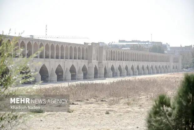 معاون محیط‌زیست: نجات اصفهان با انتقال صنایع آب‌بر؛ آیا بحران فرونشست زمین پایان می‌یابد؟
