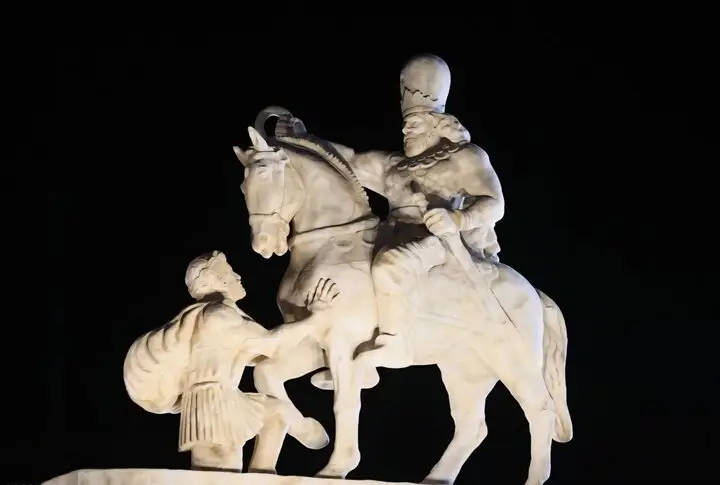 چرا مجسمه والرین از میدان انقلاب ناپدید شد؟ جابجایی جنجالی به مهرآباد!