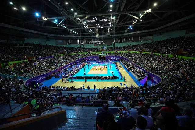 ورزشگاه آزادی در بحران؛ پول‌ها کجا رفت و چرا سقف سالن ۱۲ هزار نفری چکه می‌کند؟