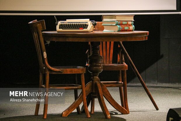 محمد بشرا ۳۰۰ کتاب نایاب را به حوزه هنری گیلان اهدا کرد؛ گنجینه‌ای بی‌سابقه برای پژوهشگران!