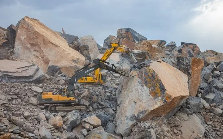 پرونده تخلف دپوی پوکه معدنی سردشت به دستگاه قضائی رسید؛ هشدارهای بی‌نتیجه همچنان ادامه دارد