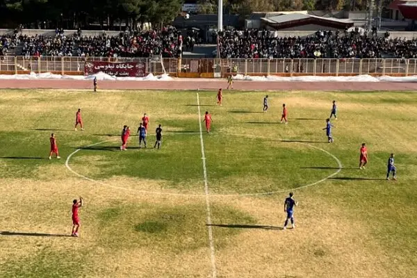 تساوی جنجالی بعثت کرمانشاه مقابل پالایش نفت بندرعباس؛ پایان هیجان در لیگ آزادگان