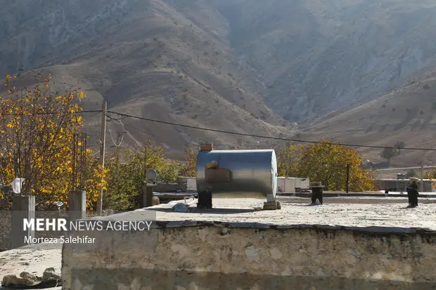 نجات زندگی ۱۷ روستا با تانکرهای سیار آب در دل برف‌های سرد!