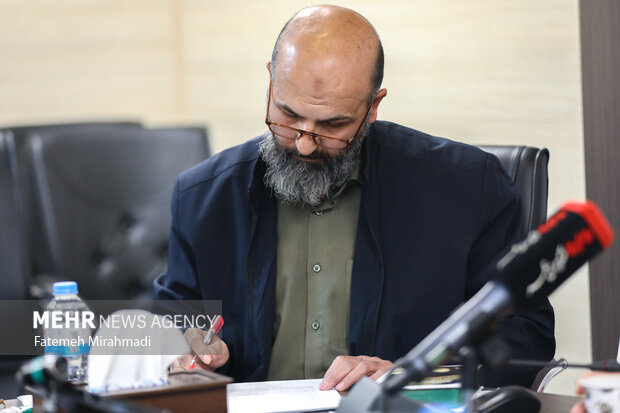 ادبیات داستانی در شیوه روایت، تأثیری فراتر از خاطرهنگاری دارد