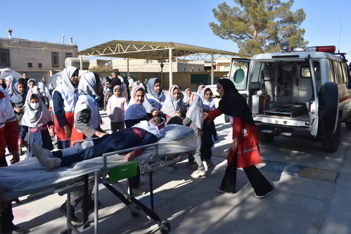 مانور زلزله در ۵ مدرسه سملقان؛ دانش‌آموزان در شرایط واقعی بحران قرار گرفتند!