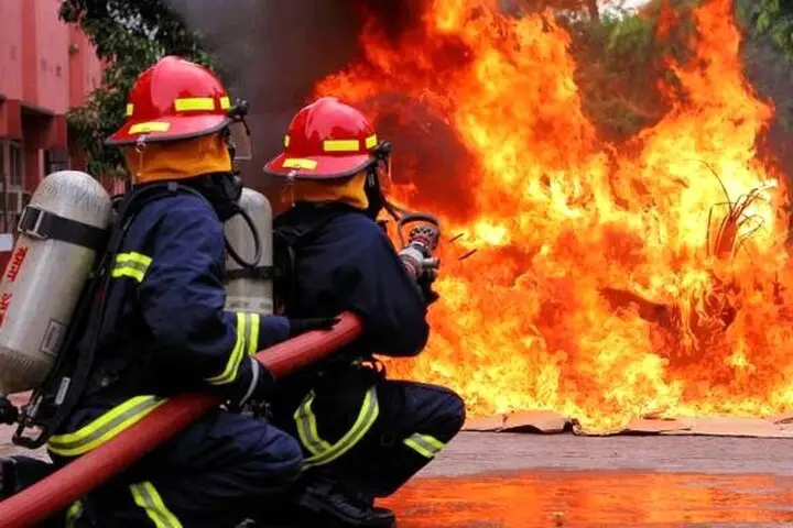 آتش‌سوزی مهیب تالار در تمچال آستانه‌اشرفیه؛ جزئیات تکان‌دهنده از انفجار علمک گاز و گسترش شعله‌ها